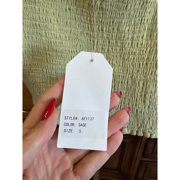 Sadie & Sage Sage Green Smocked Puff Sleeve Crop Top Size S - Picture 4 of 6
